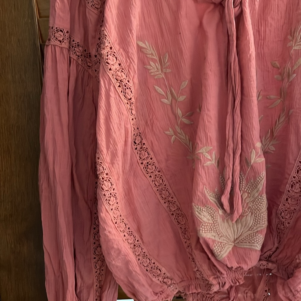 Woman’s Free People Peasant Top - Picture 2 of 3